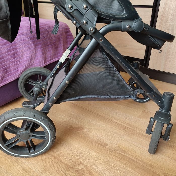 Продам коляску (очень лёгкая)