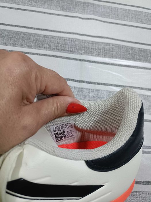Tênis de futsal, Adidas. Tamanho 45