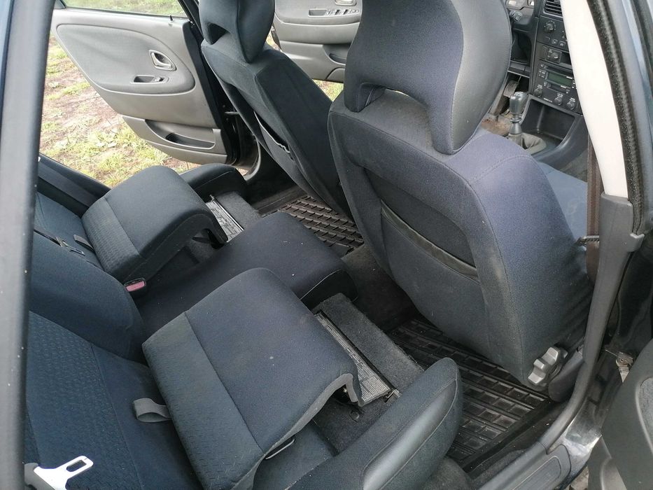 Volvo V40 2001r 1,8E Karoseria z przeznaczeniem na części