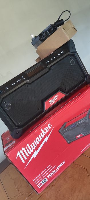 Продам радіо Milwaukee