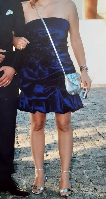 Vestido azul fino e elegante
