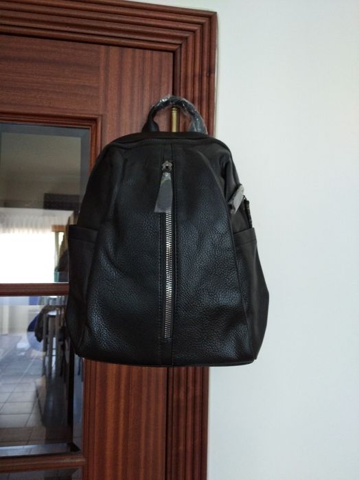 Mochila preta nova