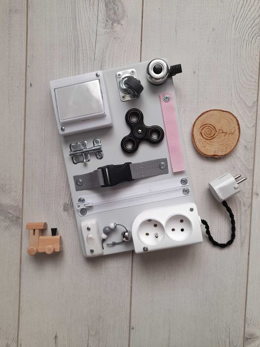 Tablica manipulacyjna z kontaktem i lampką, zabawka edukacjyna