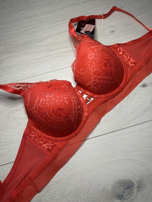 Бюстгальтер брендовий, мереживний 75D. Hunkemoller. Новий, з етикеткою.
