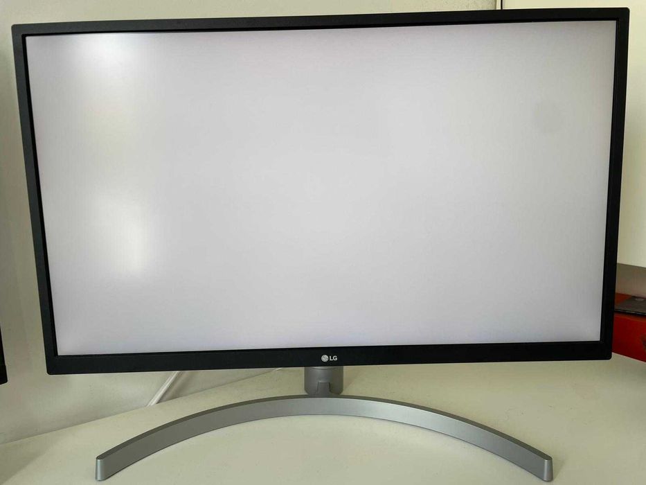 Monitor LG 27UL550-W 4K UHD 27" – Impecável