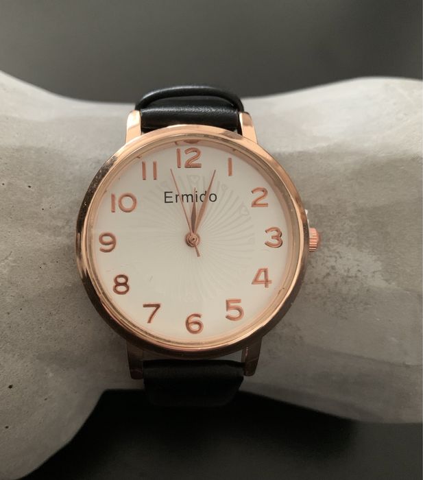 Czarny zegarek damski