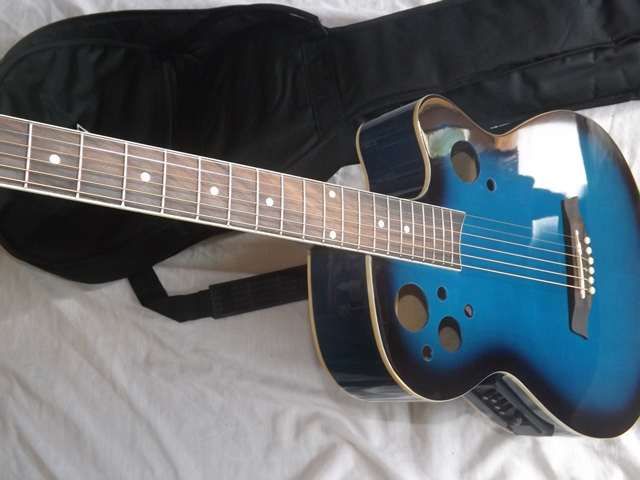 Guitarra eletroacústica de madeira - Marwell