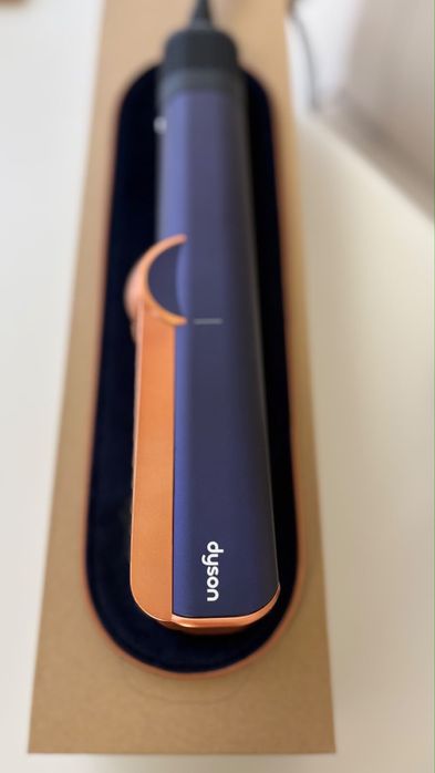 Dyson Airstrait