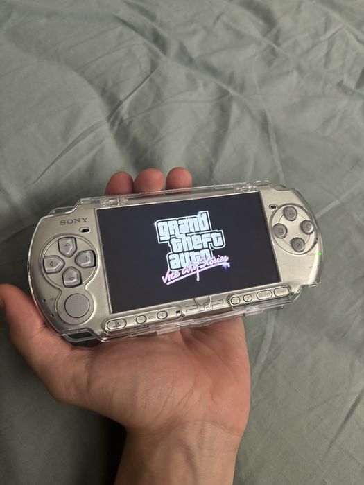 PSP-3000 Mystic Silver (desbloqueada)