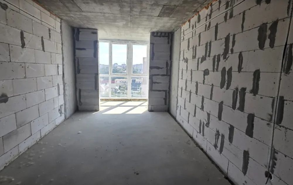 Продаж 2к квартири 69 кв. м на вул. Білогірська