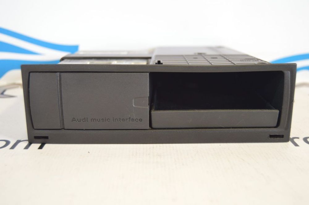 MODULO UNIDADE CONTROLO INTERFACE AMI MULTIMEDIA SOM 8T0035785A AUDI
