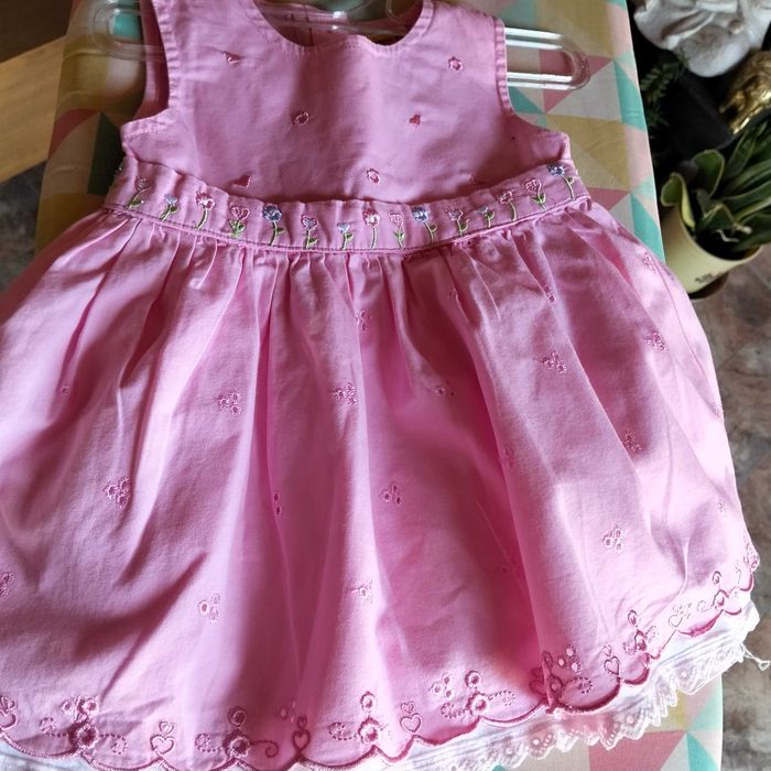 Vários vestidos bebé