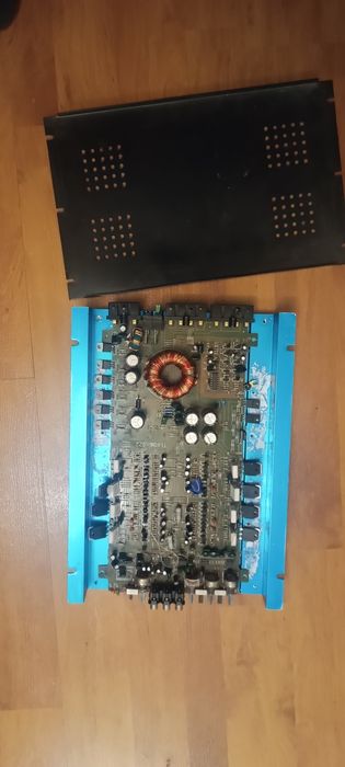 Продам авто підсилювач НА ЗАПЧАСТИНИ