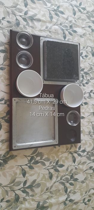 Tábua com pedras grelhar