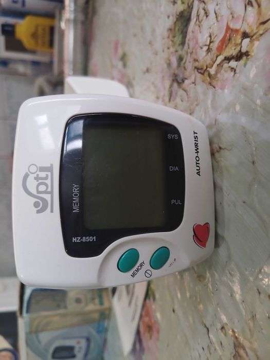Рабочий автоматический запястьевой тонометр Opti HZ-8501