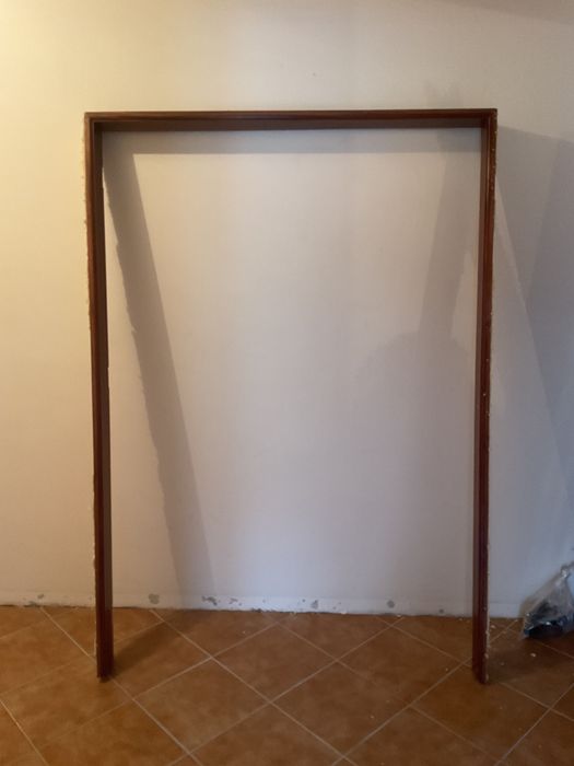 Porta dupla Mogno discrição abaixo