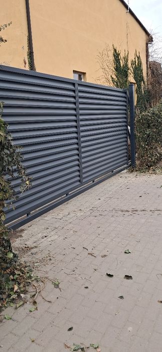 Brama przesuwna żaluzjowa