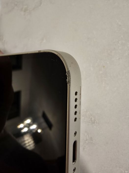 iPhone 13 128 GB biały – bardzo dobry stan, komplet