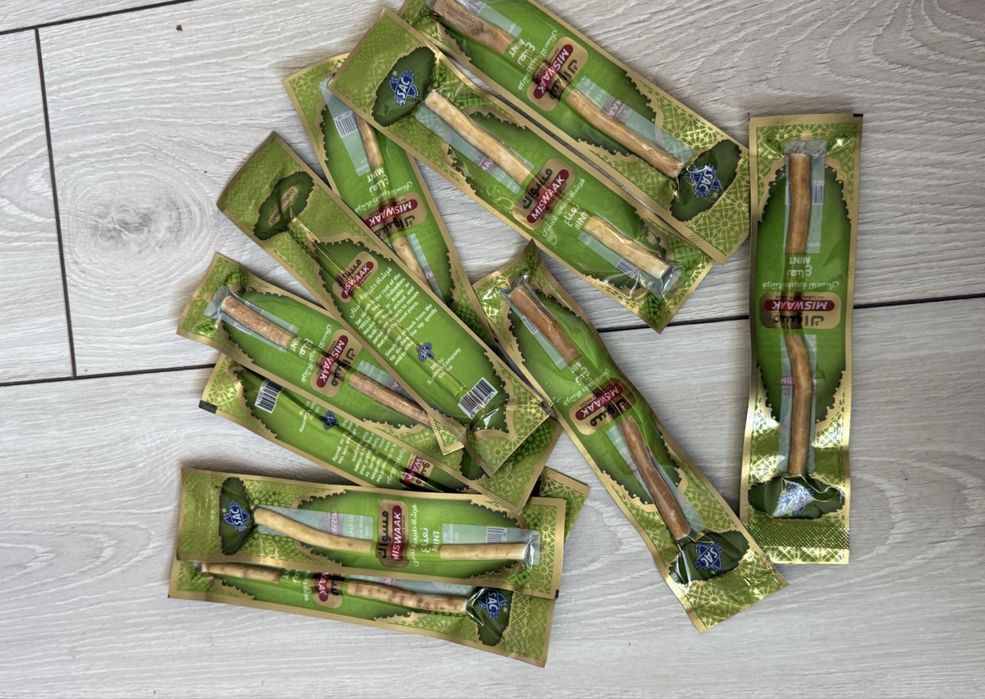 Натуральна зубна щітка Місвак (Miswak) з м'ятою сівак арак