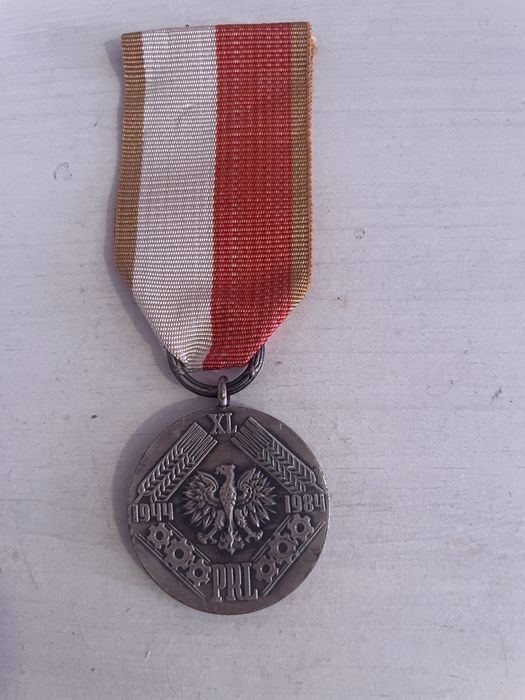 Walka  Praca Socjalizm 1944–1984” (medal 40-lecia PRL) j