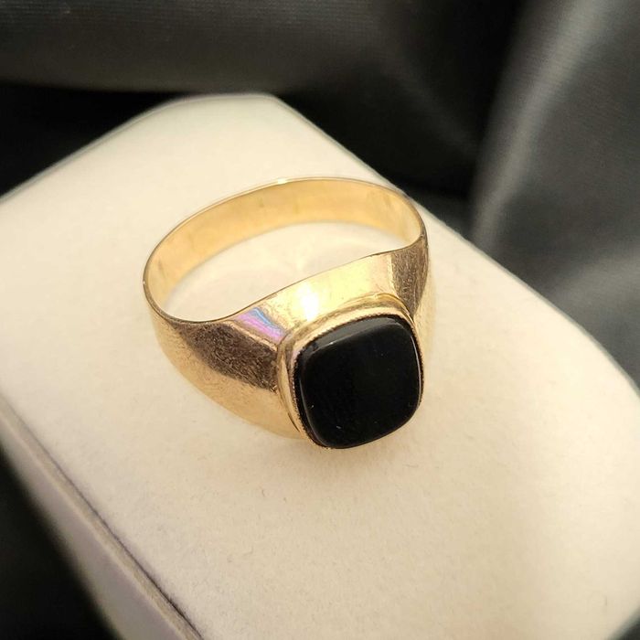 złoty pierścionek z onyksem pr 585