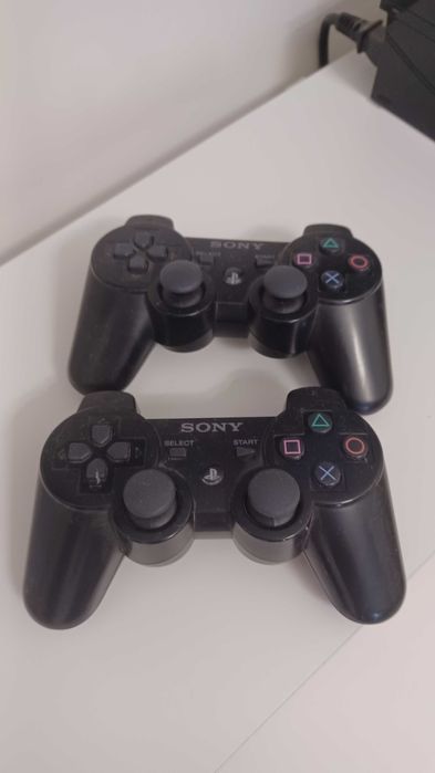 PS3 fat com oculos 3D, filmes, jogos desporto, singstar, buzz