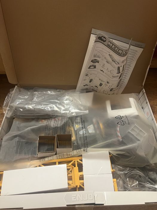 Будівельний мегакран на пульті ДУ 120 см.