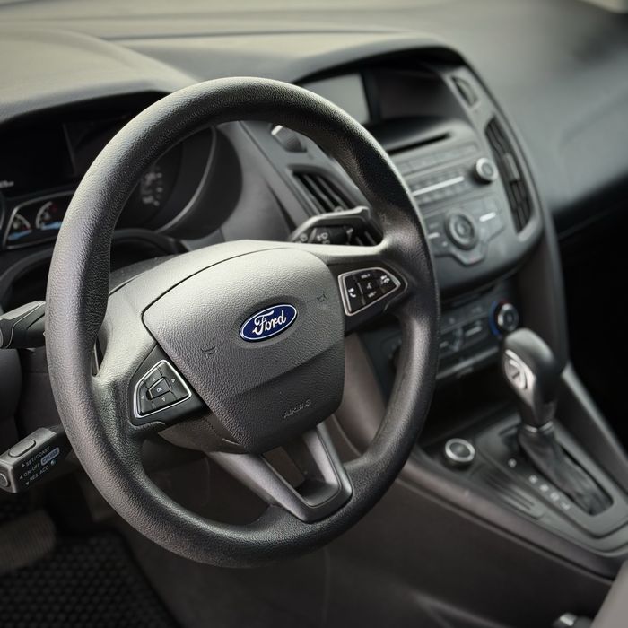Ford Focus 2016 року, 2.0 бензин, автомат, чорний колір