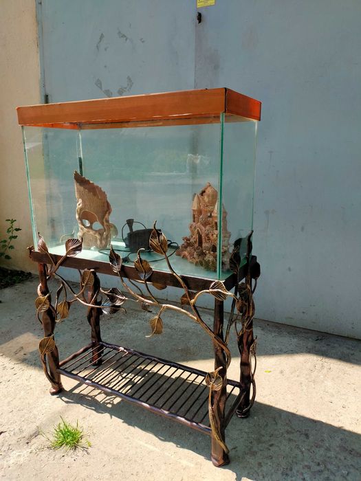 Акваріум з підставкою