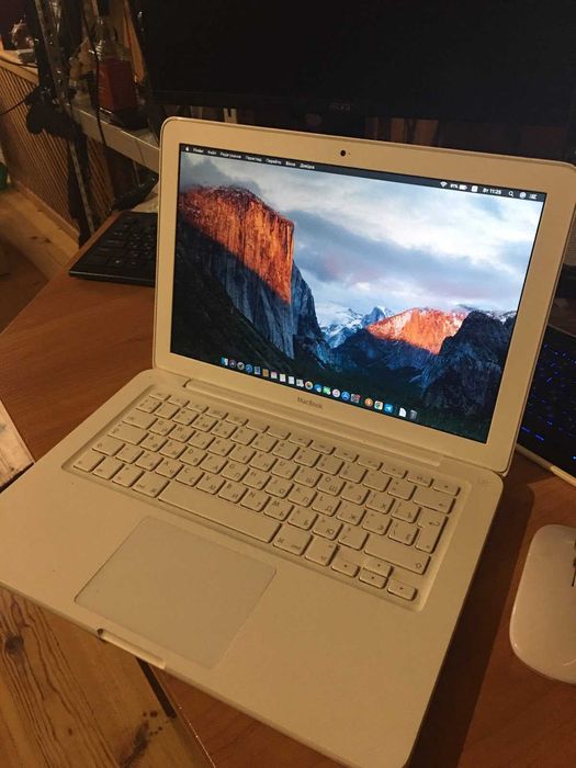 MacBook 13", 4 Gb 320 Gb Батарея 2,5 г. Комплект. Безпроблемний
