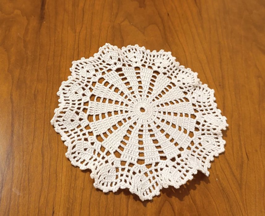 Antiguidades Naprons  croché feito à mão, cantos em flor 24X24 Conj. 2