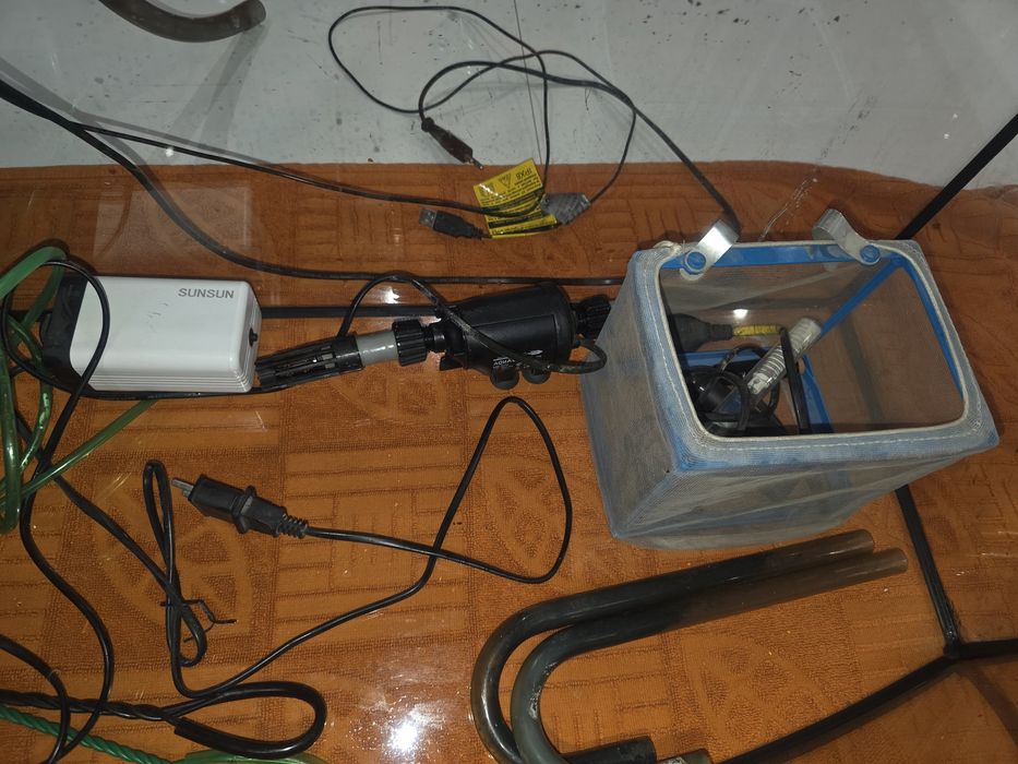 Akwarium  plus  oporzadzenie