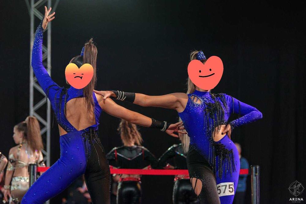 Stroje disco dance duet