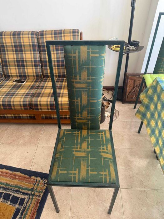 Conjunto Mesa de Vidro + 4 Cadeiras – Como Novo – Vendo por 699€