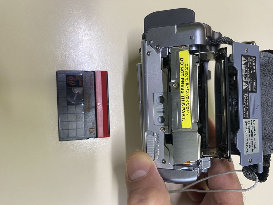 Видеокамера  Canon ZR85 (Mini DV)