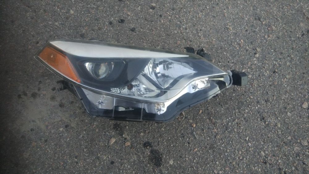 Фара передняя Toyota Corolla USA 2013-2016 оригинал 8111002E60