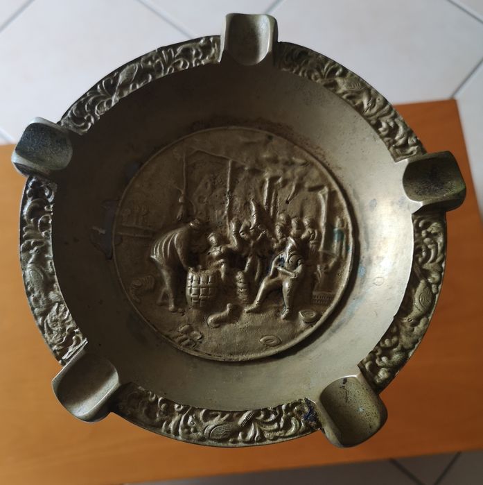 cinzeiro de pé alto antigo de decoração