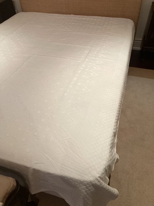 Reservada: Colcha cama casal , branca , acetinada- NOVA