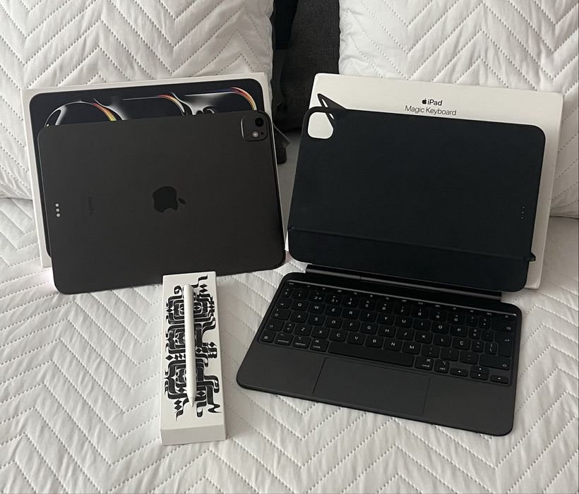 Pack iPad Pro 11" M4 (256GB) + Magic Keyboard (Como Novo) + Pencil Pro – Com Garantia