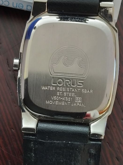 Relógio de pulso Lorus (modelo V501-X352), a funcionar