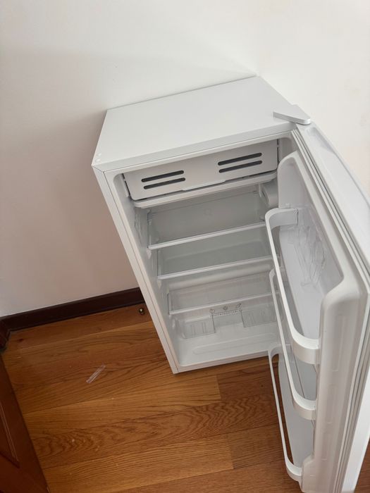 Frigobar quase novo