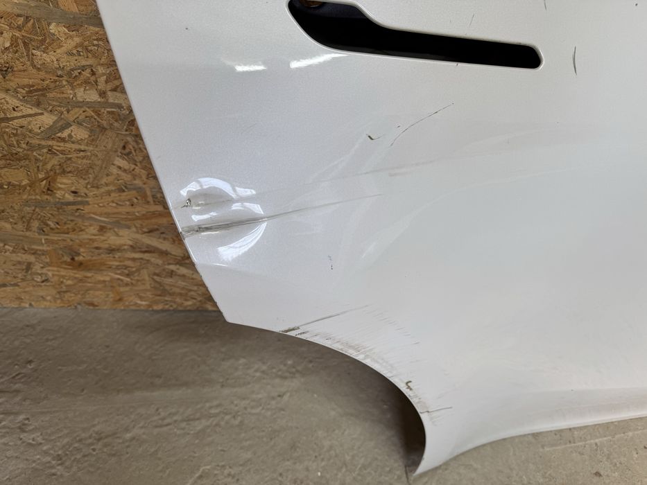 Tesla Model Y двері праві