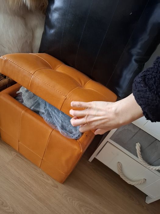 Banco em pele sintética com arrumação