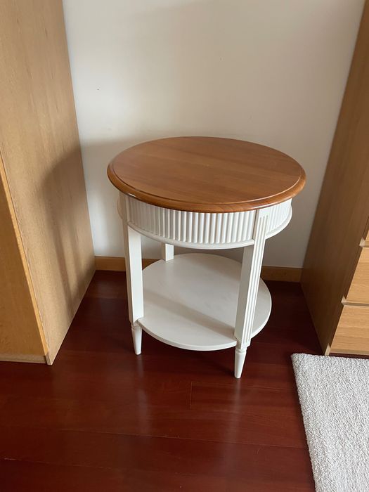 Mesinha de apoio como nova.