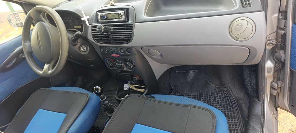 Fiat Punto — fotografia 12