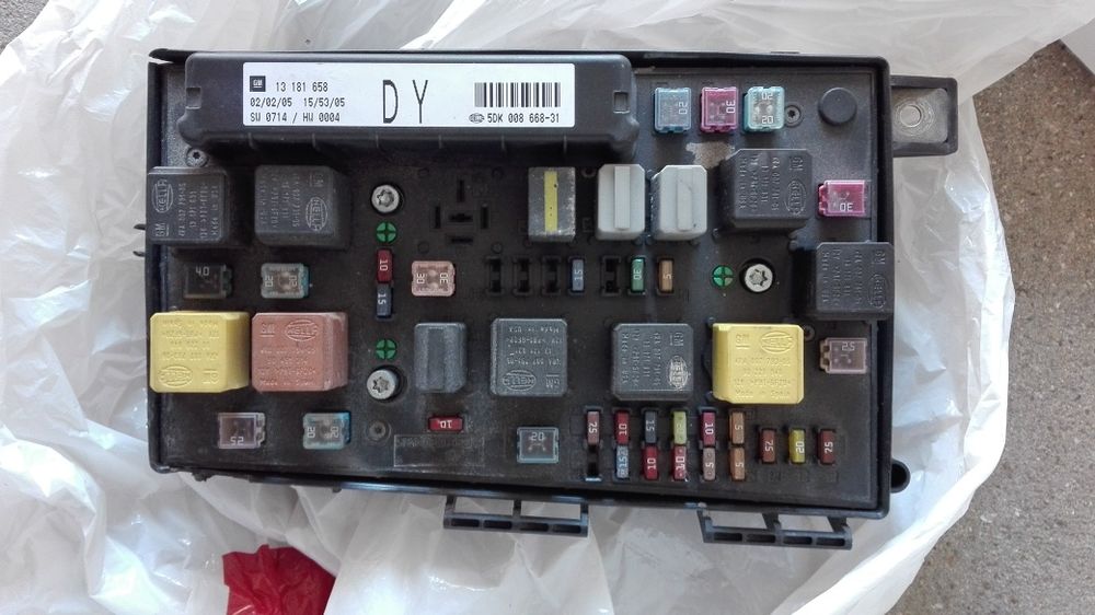 Caixa de fusíveis Opel Astra h