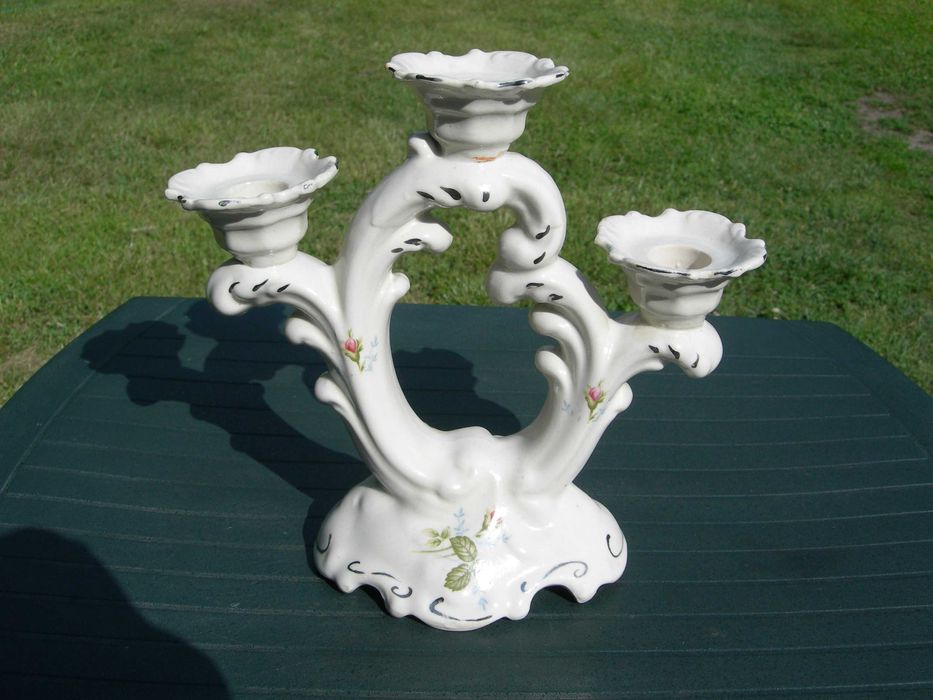 Świecznik porcelanowy trójramienny Fryderyka z różą