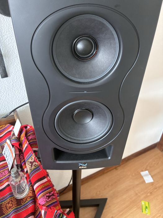 Monitor Kali Audio IN5 (2 meses uso)