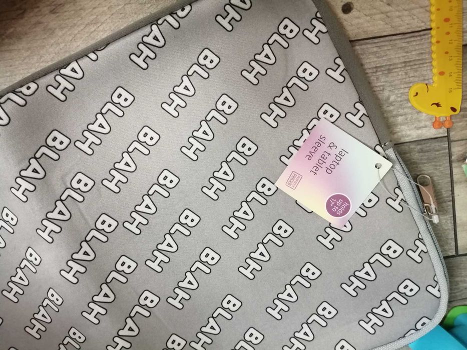 Etui zamykane na laptopa