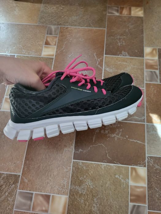 Продам жіночі кросівки reebok